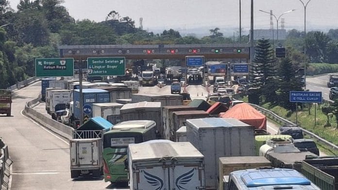 Lalu Lintas GT Ciawi 2 Macet Siang Ini Imbas Evakuasi Truk Kecelakaan