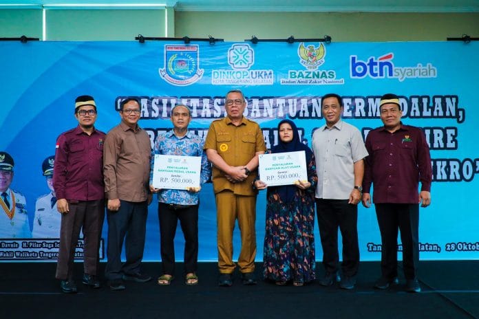 Pemkot Tangsel Salurkan Bantuan Modal bagi 100 Pelaku UMKM Hingga Sertifikasi Halal Gratis