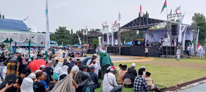 HRS Pimpin Istighosah Kubro di Pandeglang, Ribuan Jemaah Padati Alun-alun Sejak Pagi