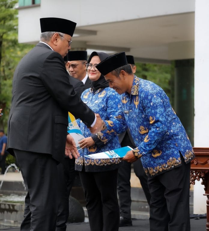 Pemkot Tangsel Lantik 856 PPPK Paruh Waktu, Wali Kota Benyamin Minta Kinerja Maksimal