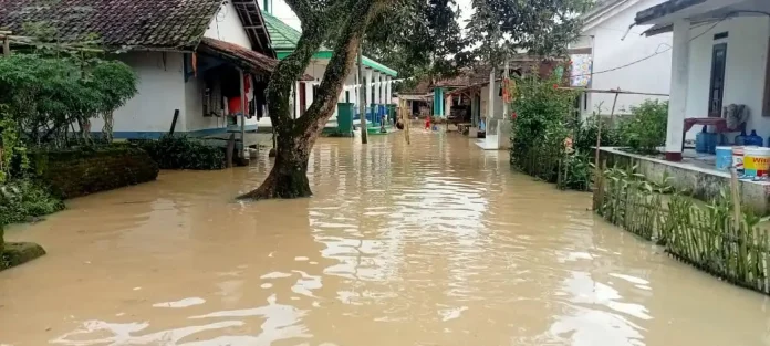 Pandeglang Kembali Dikepung Banjir, Luapan Sungai Cilemer Ganggu Aktivitas Warga