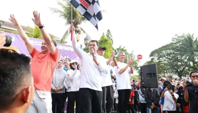 Tangerang Rayakan Enam Momentum dengan Meriah: Jalan Sehat, Layanan Kesehatan, dan Tebar Ikan