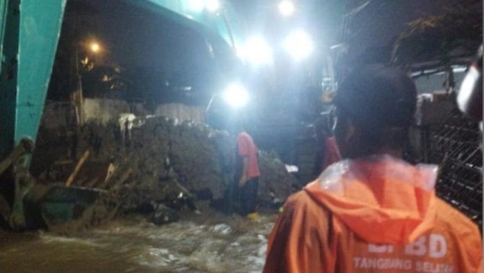 Tanggul Jebol di Pondok Kacang Prima, Pemkot Tangsel Gerak Cepat Lakukan Perbaikan