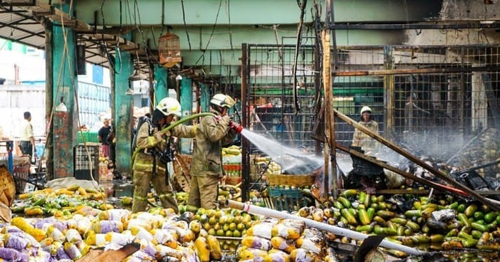 350 Kios Pasar Induk Kramat Jati Hangus Terbakar Pagi Ini, Kerugian Tembus Rp10 Miliar
