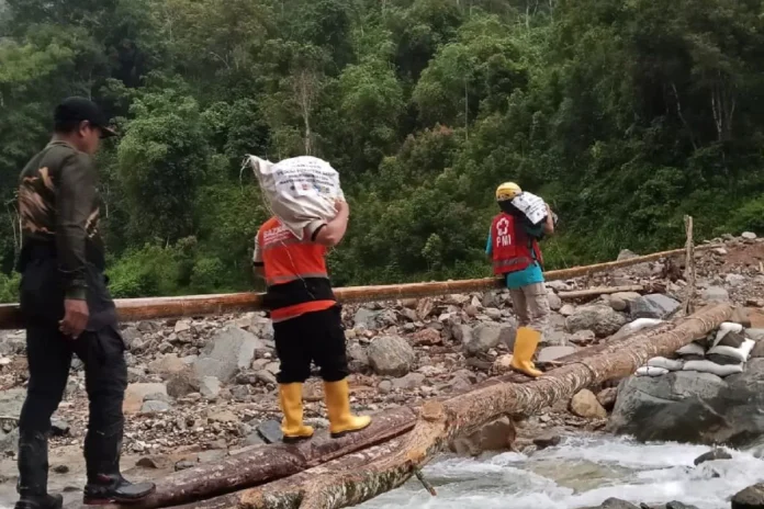 Relawan Kota Tangerang Tembus Medan Terjal Sumbar Demi Antar Amanah Warga