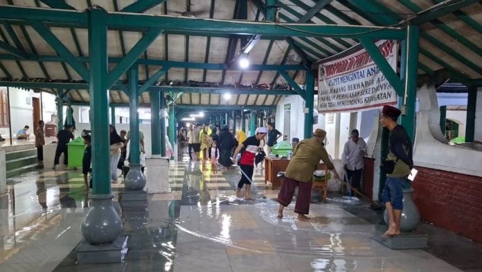 Banten Lama Kebanjiran, Lokasi Doa Peziarah Dialihkan ke Area Aman