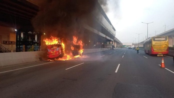 Korsleting Sound System, Bus Peziarah Terbakar di Tol Jakarta–Cikampek